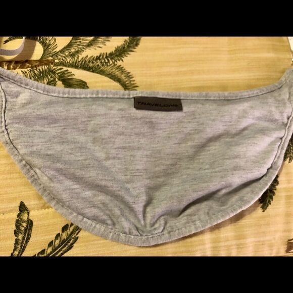 Nice travel pouch by Travelon - Picture 2 of 2